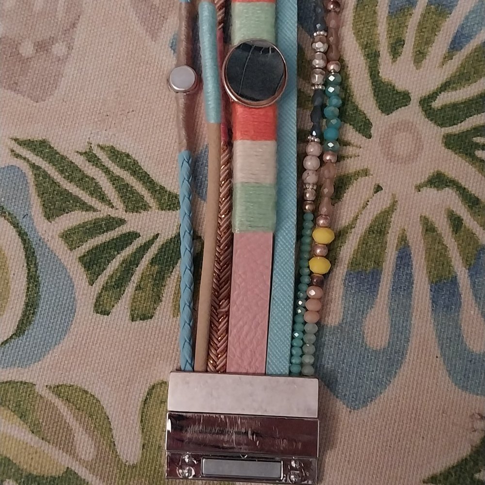 2746 Plunder Magnetic Seven Strand Bracelet - Picture 4 of 8